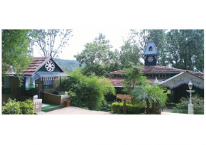 Отель INDeco Lake Forest  Йеркод